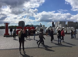 Normal_i_amsterdam__letters__amsterdam-noord__tolhuispoort__eye_filmmuseum___toerisme__overtoerisme