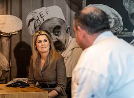 Koningin Máxima brengt bezoek aan horecaondernemers in Geertruidenberg