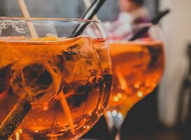 Blurring: een (alcoholhoudend) drankje drinken bij de kapper of in de winkel