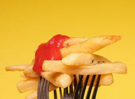 Normal_pexels-alena-shekhovtcova-6941028