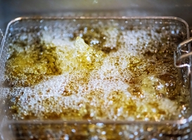 Normal_deep-fryers-with-hot-bubbling-boiling-oil-on-resta-2021-10-17-01-00-51-utc