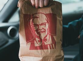 Normal_pexels-erik-mclean-7832983