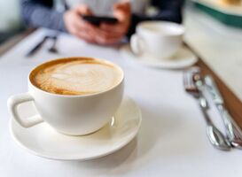 Hotel in Vlaardingen geeft gratis koffie aan mensen die het nodig hebben