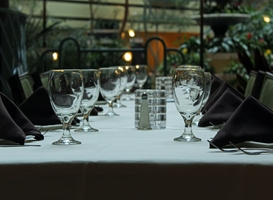 Normal_fine-dining-table-with-long-set-table-2022-11-11-06-02-08-utc