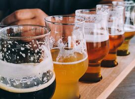 Normal_beer-tasting-board-on-table-in-pub-2022-11-14-17-04-34-utc__1_