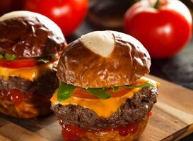Normal_homemade-cheeseburger-sliders-with-lettuce-2021-08-26-16-20-17-utc__1_