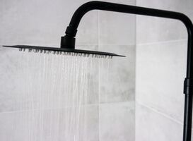 Normal_shower-head-and-running-cold-shower-bathroom-2022-11-09-18-54-11-utc__1_