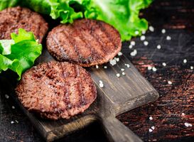 Normal_fragrant-grilled-burger-with-greens-2022-01-12-00-57-40-utc__1_