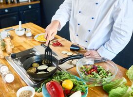 Normal_chef-in-restaurant-kitchen-2021-09-24-03-52-04-utc__1_