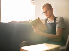 Normal_serious-young-waitress-of-cafe-or-restaurant-in-wo-2021-09-24-03-07-46-utc__1_