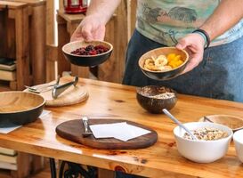 Normal_unrecognizable-cook-giving-a-cooking-workshop-2021-09-04-10-53-20-utc__1_