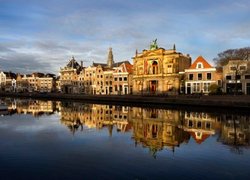 Normal_exterieur_teylers_museum_faces_of_holland