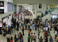 Normal_vliegveld_toeristen_reizigers