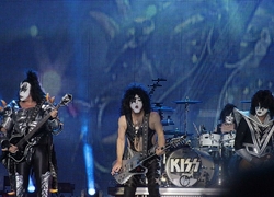 Normal_kiss_band