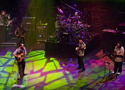 Normal_dave_matthews_band_-_band_shot_melbourne_2005