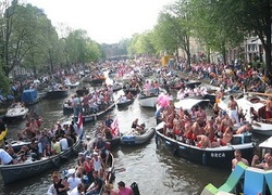 Normal_botenparade_gaypride