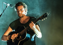 Normal_dotan_singer_songwriter