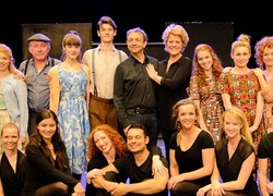 Normal_moeder__ik_wil_bij_de_revue